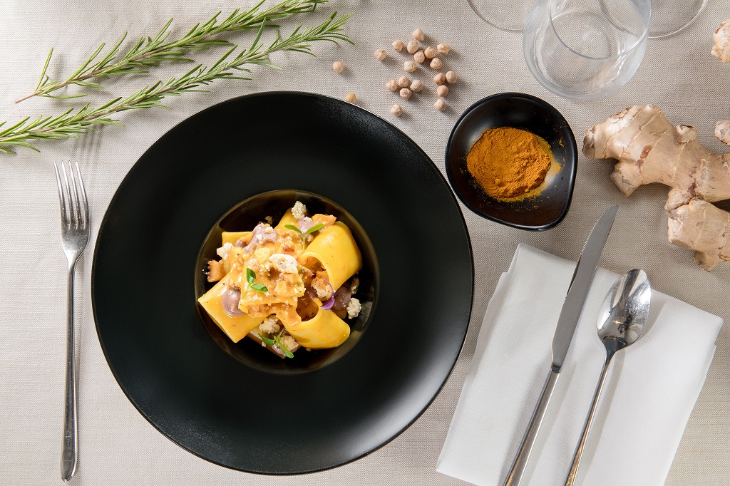 Paccheri pasta with turmeric flavour